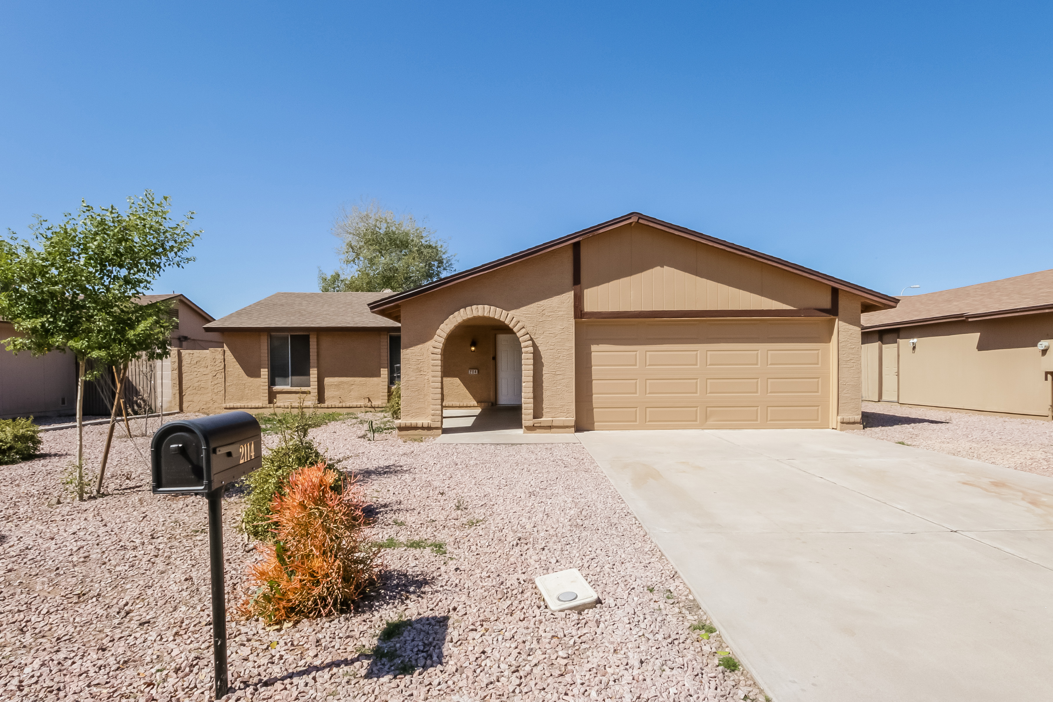 2114 N COMANCHE DR CHANDLER, AZ 85224